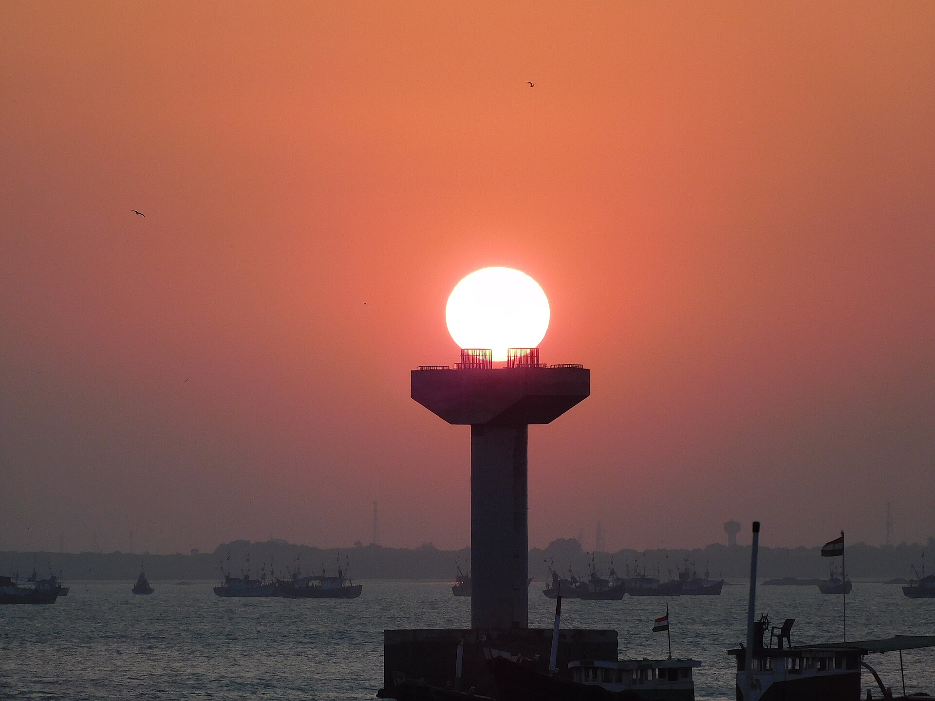 Guj21 Bet Dwaraka setting sun view on pillar of sea bridge