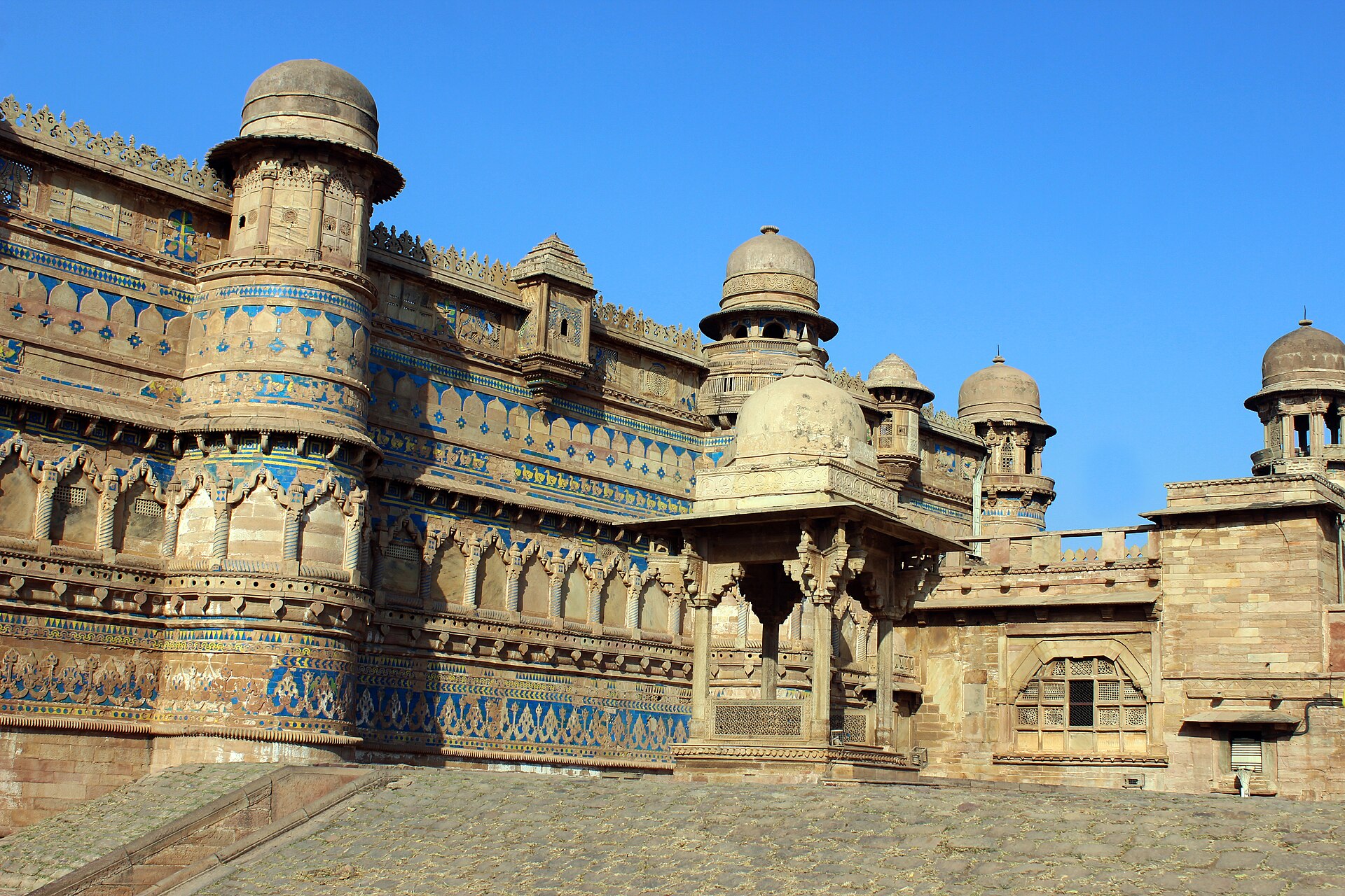 Gwalior fort side view 001